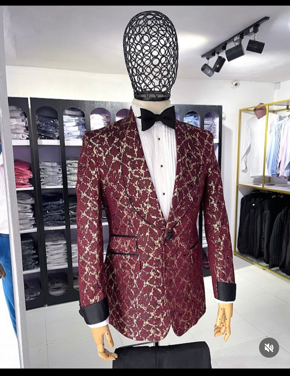 Wine and gold jacquard single breasted shawl lapel tuxedo